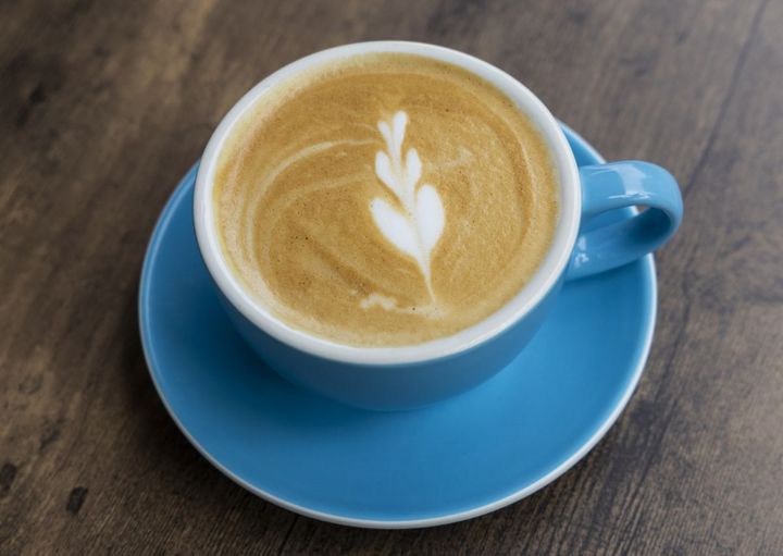 「スモール・ホットラテ」（$6）