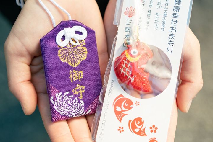 「錦守」「めでたい守り」各800円