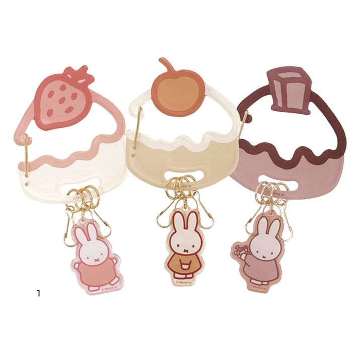 1.ケーキ型のアクリル製カラビナで、カバンの持ち手に付けても可愛い。キーリング 各¥1,540（クツワ／BSS）