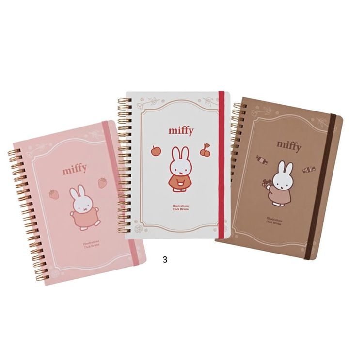 3.ゴムバンド付きで持ち歩きに便利。バンド付きB6ノート 各¥836（クツワ／BSS）