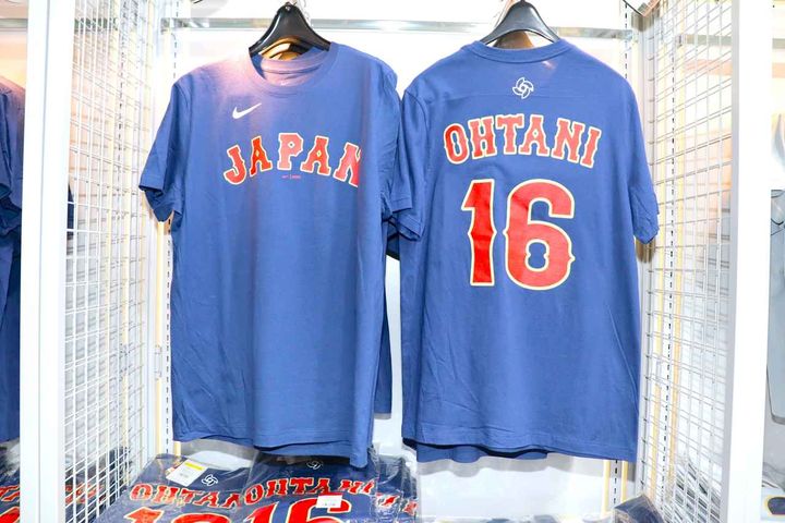 画像: WBC＆NIKEのロゴが入った「＃16 大谷翔平 日本代表 NIKE World Baseball Classic 2026 ネームアンドナンバー 背番号Tシャツ」6000円（税込）