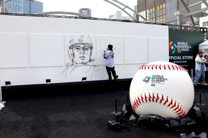 画像: WBCのロゴが入った大きなボールが目印のFAN ZONE