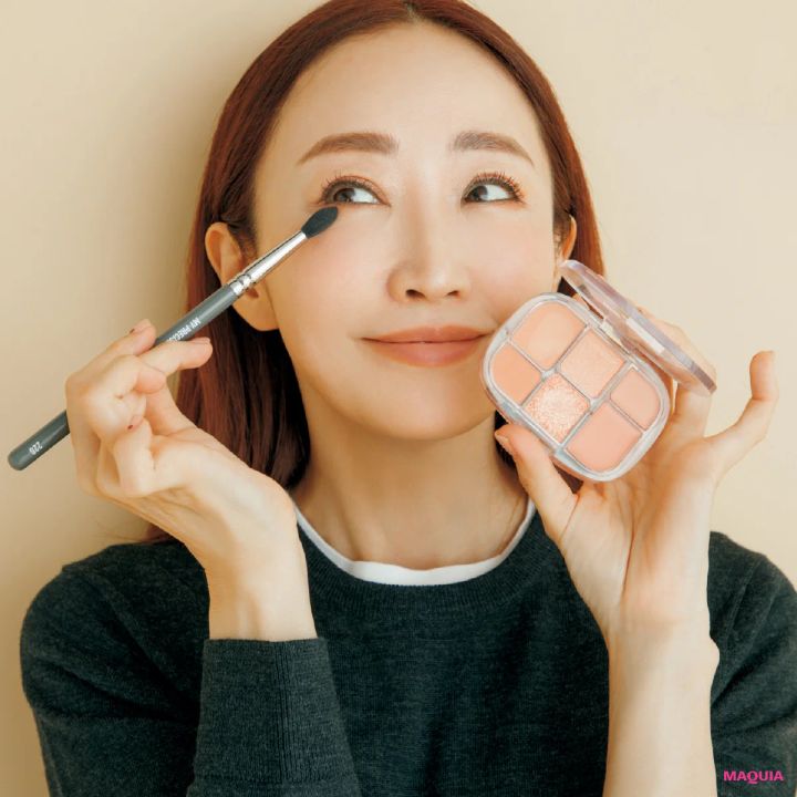 美容家 神崎恵さんのおすすめプチプラコスメ ウェイクメイク ソフトシアーマルチパレット 01の使い方