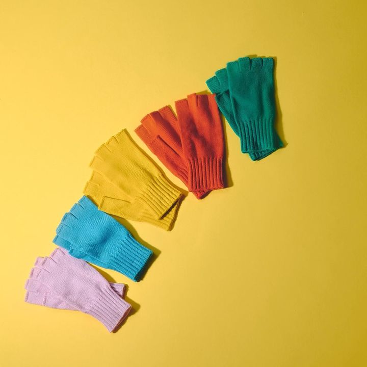 画像: 7GG Plain Finger Less Gloves （手前から）ライトピンク、ライトブルー、イエロー、オレンジ、ライトグリーン 各￥6,490／カシャーダ 出典：cashada-by-noren.stores.jp