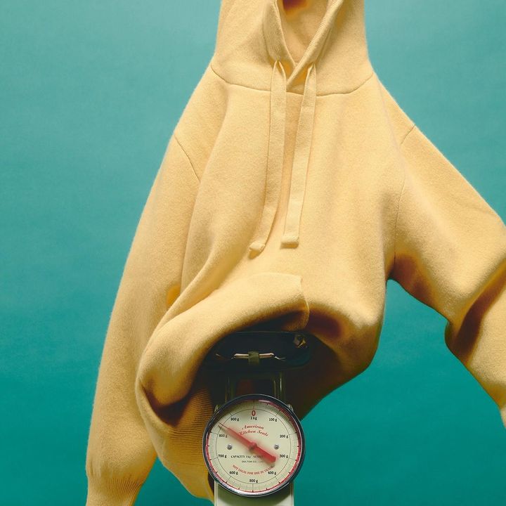 画像: 12GG Double-Face Pullover Hoodie ライトイエロー￥42,900／カシャーダ 出典：cashada-by-noren.stores.jp