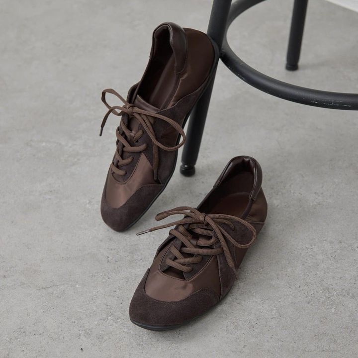 画像: 「サテンスニーカー」￥22,000【2.718】 出典：ガリャルダガランテ