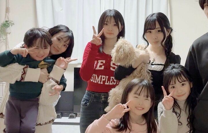 【写真・画像】17歳で出産・4女1男の大家族ママ（33）の美貌に衝撃「若い！」「姉妹みたい」 1枚目