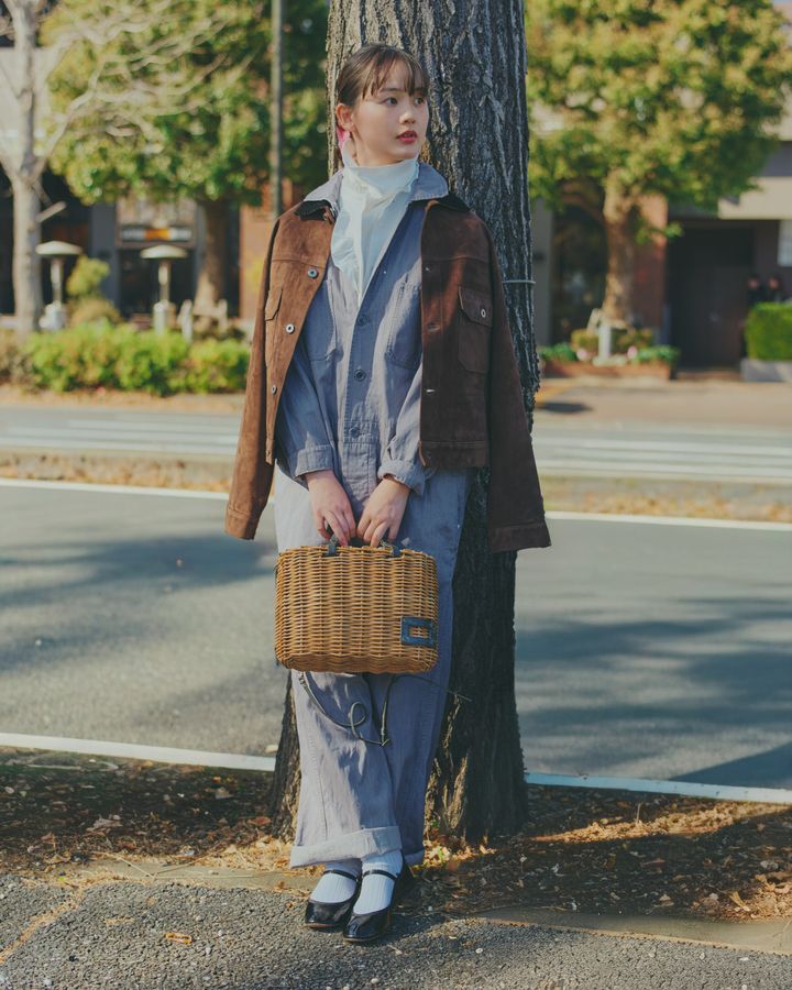 ゆったりジャンプスーツはフリルシャツでガーリーなマインドを入れよう【FUDGE 3月号連動企画-FUDGEガールの基本4スタイル | DAY 12】