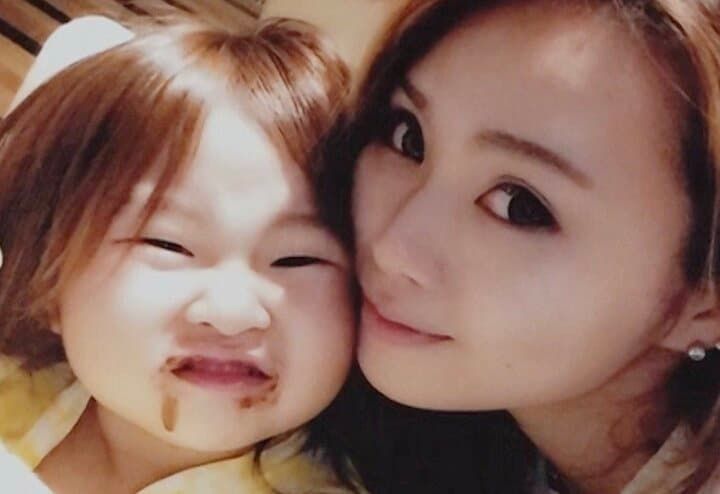 【写真・画像】「旦那の給料は14～15万。赤ちゃん用品はどうやって揃えよう」17歳で出産した大家族の美人ママ（33）、生活苦も子供を増やし続けた理由「4歳の時、両親が離婚して…」 1枚目