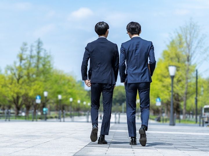 「高身長の男性はモテる」というのは過去の話かもしれない。大きな男性が苦手な女性も少なからずいるようだ。むしろ、“男として”という妙なプライドをもっているのは男性の方なのかもしれない。※サムネイル画像：PIXTA