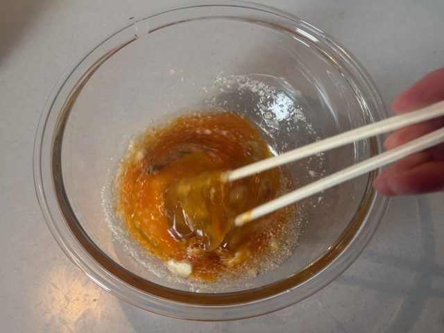 ボウルの中で混ぜる