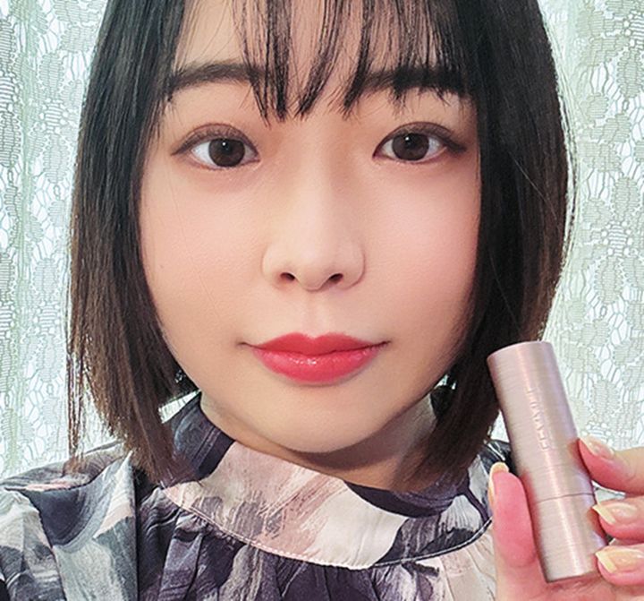 可憐なフラワーカラーと植物由来の美容成分を配合したボタニカルリップ。