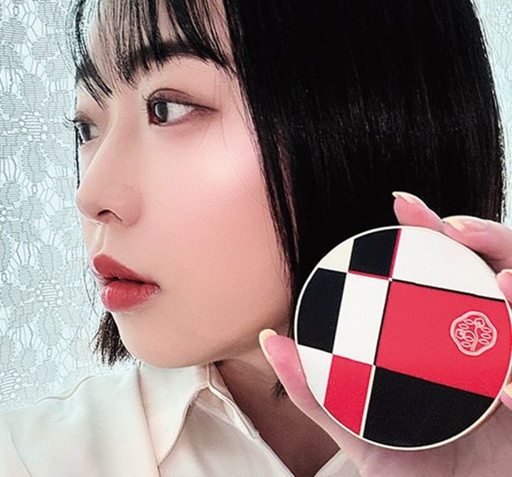 天然石にインスピレーションを受けた全9色。上質な奥行きを楽しめる。