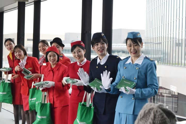 制服に身を包んだスタッフ