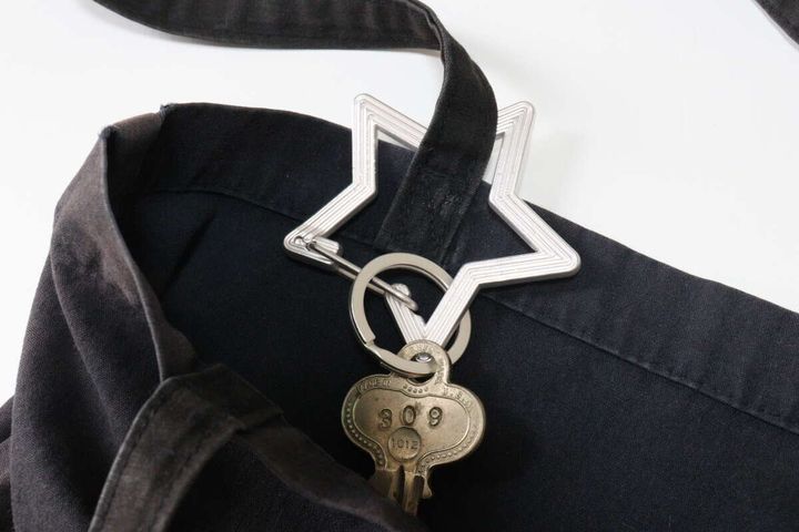 ダイソーのCarabinerのカバンい付ける