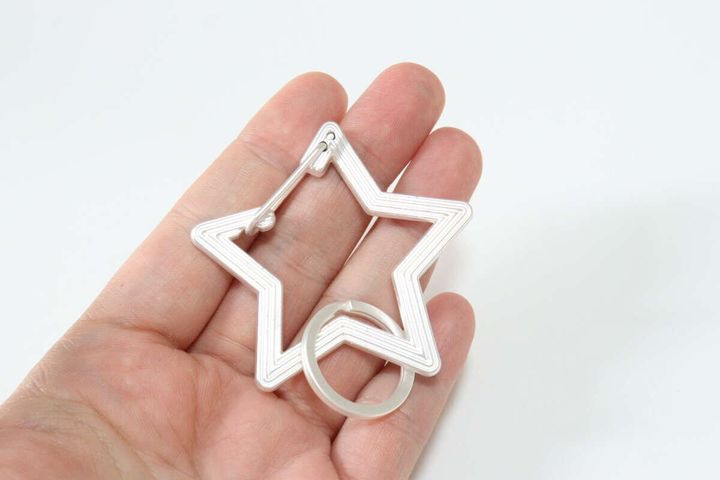 ダイソーのCarabinerのビジュアル