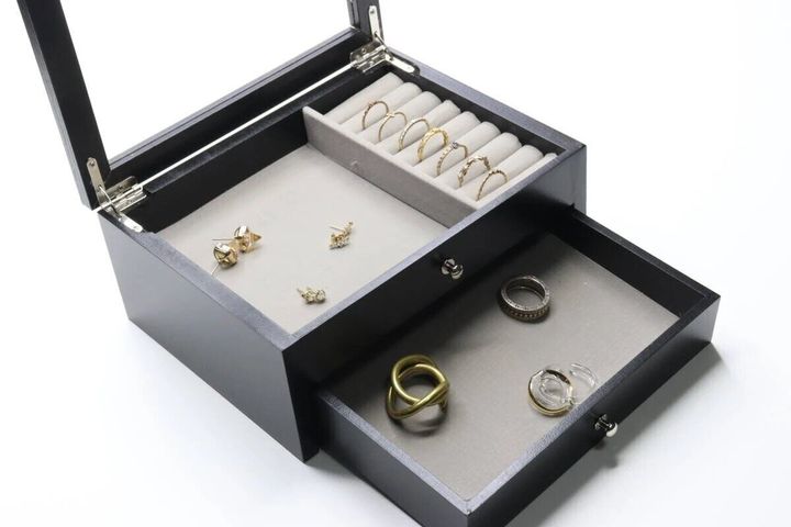 ダイソー アクセサリーBOX（窓付） 使用例