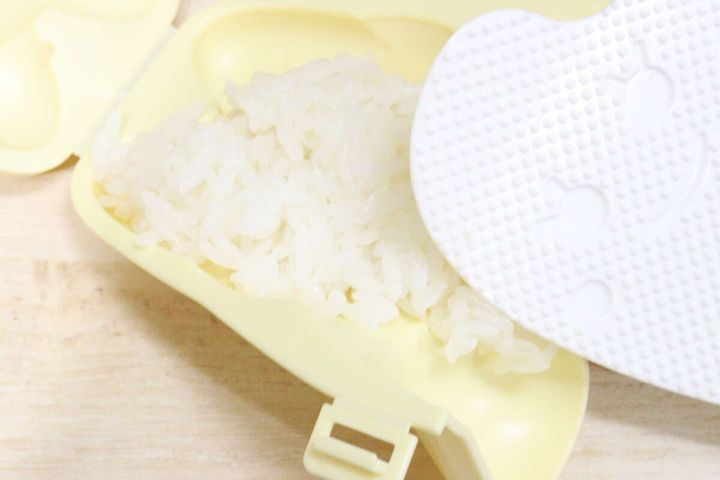 ダイソーのデコかわ ごはん de おすわり わんにゃんの使用例