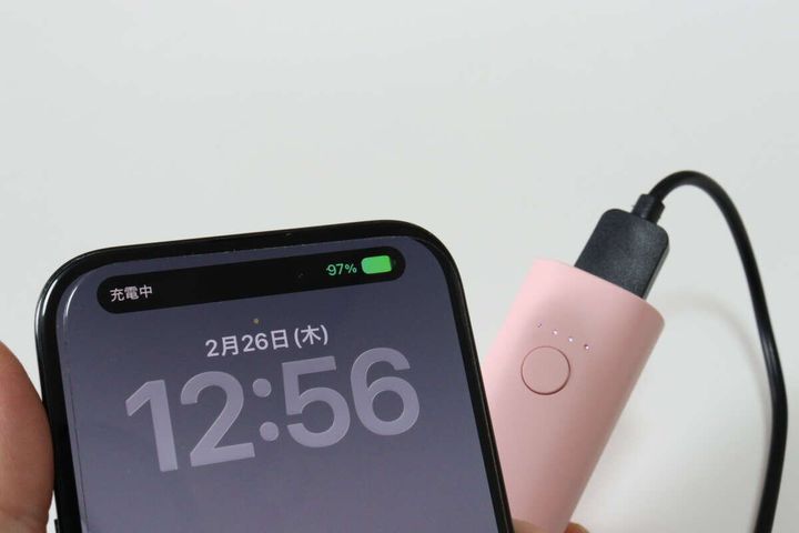 モバイルバッテリー ライトピンク 使用例