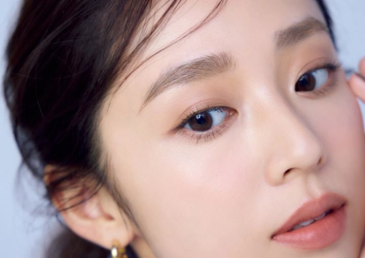 平坦＆のっぺり太眉を、スキのあるシアー眉に変えて顔印象を一気にあか抜け！