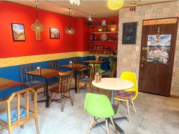 隅々までこだわられた、異国情緒を感じる店内