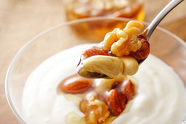 ヨーグルトとナッツ