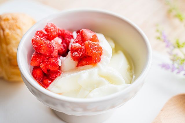 フローズンイチゴとヨーグルト