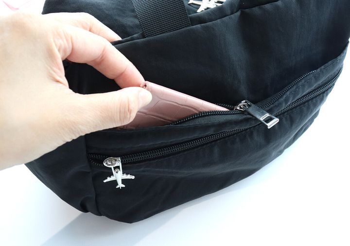 宝島社ムック付録の日本旅行が考えた11ポケットナイロン撥水ショルダーバッグ9