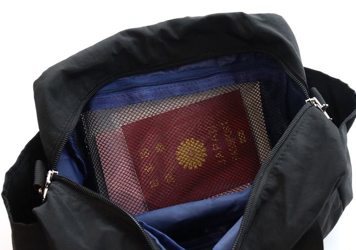 宝島社ムック付録の日本旅行が考えた11ポケットナイロン撥水ショルダーバッグ13