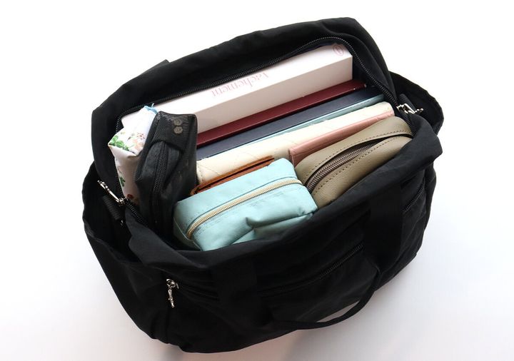 宝島社ムック付録の日本旅行が考えた11ポケットナイロン撥水ショルダーバッグ14