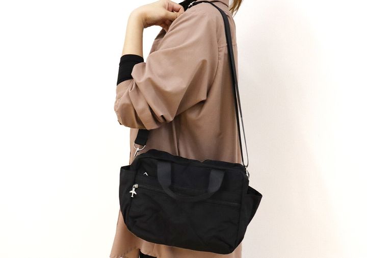 宝島社ムック付録の日本旅行が考えた11ポケットナイロン撥水ショルダーバッグ15