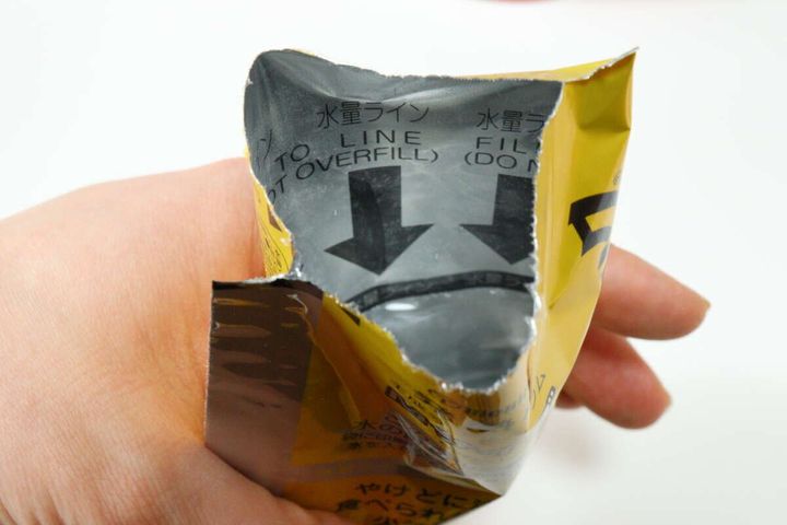ダイソーのモーリアンヒートパックの発熱剤のアルミ袋の水量ライン