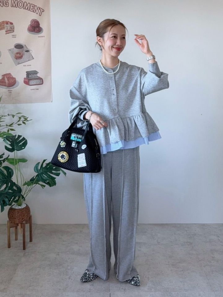2026春大人女性グレースウェットパンツペプラムコーデ
