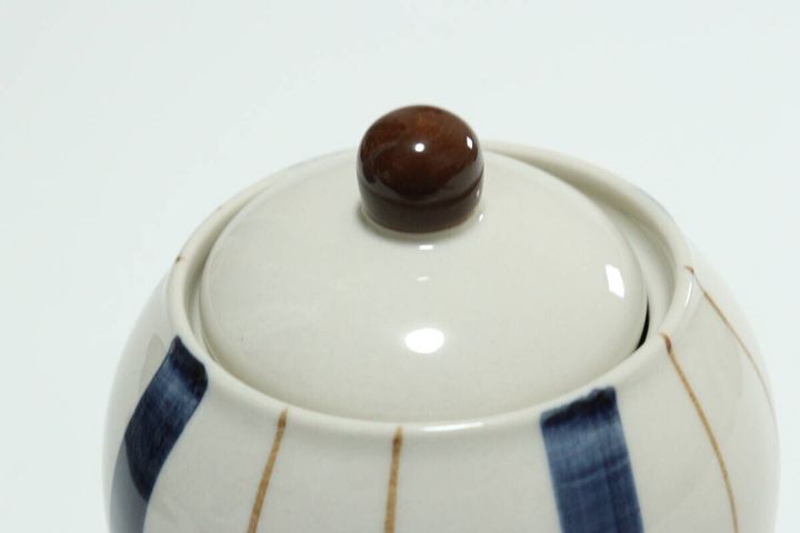 ダイソーのフタが閉まる薬味入れ（丸）