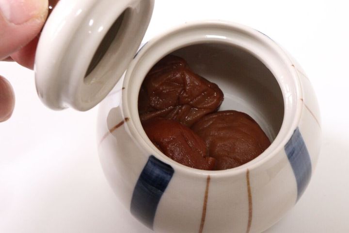 ダイソーの梅干しを入れた薬味入れ（丸）