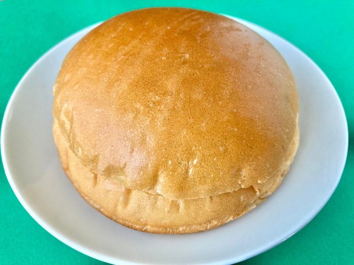 トマトソースに溺れる！？ガーリックもしっかり！【ファミマ】松屋監修のうまトマハンバーガー