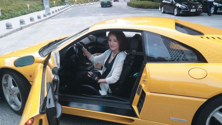 20年以上乗り続けている夏樹さんの愛車フェラーリF355。YouTubeで紹介すると、多くの車ファンから注目されている。
