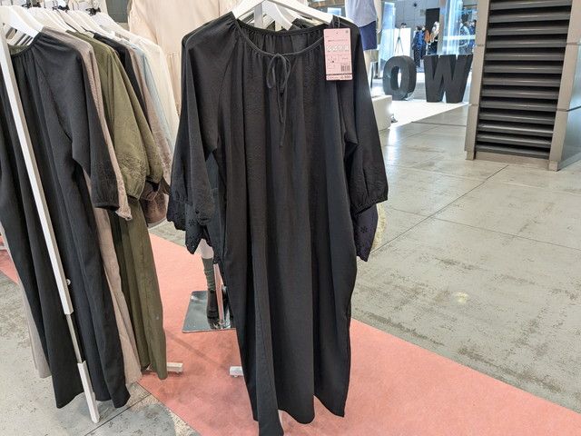 黒のワンピース