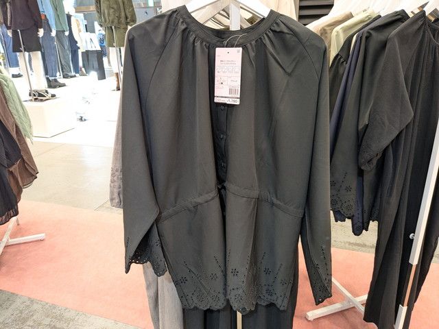 撥水エンプロストリングスブラウス