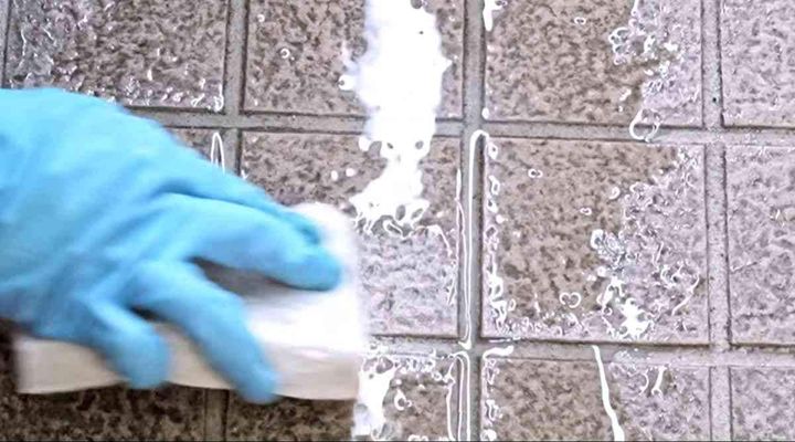 玄関タイルの汚れ