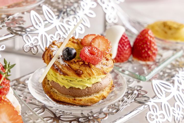パリブレスト、いちご食べ比べ（カスタードクリームとシャンパンゼリー）、フルーツグラタン