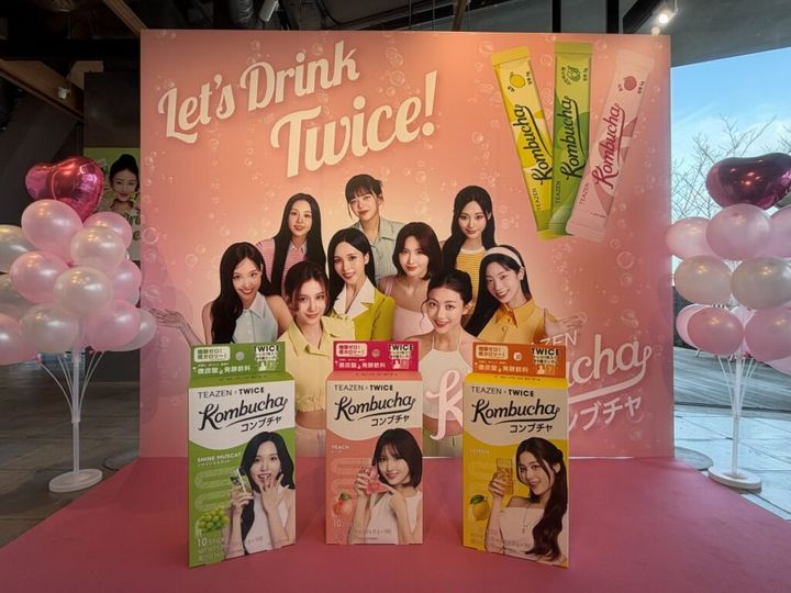 「TEAZEN」のTWICEイメージモデル就任発表会