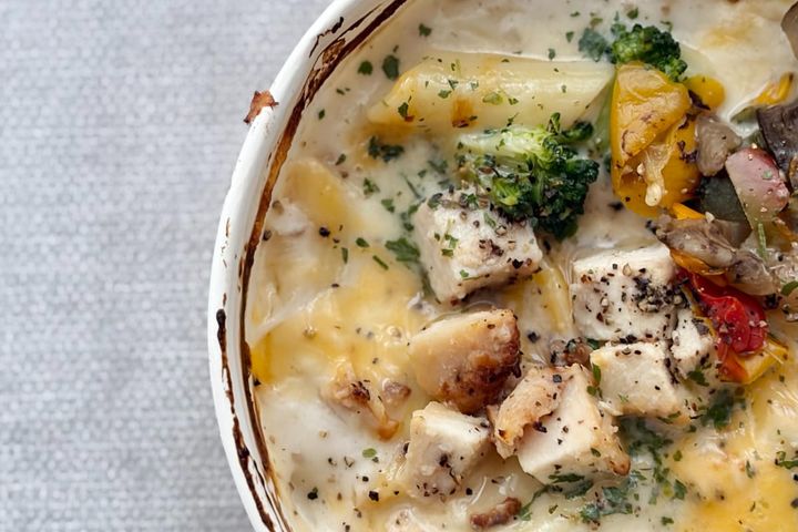 黒こしょうが意外ときいてる！【ファミマ】の彩り豊かなグラタンを実食