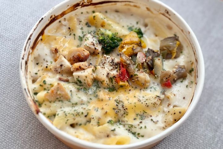 黒こしょうが意外ときいてる！【ファミマ】の彩り豊かなグラタンを実食