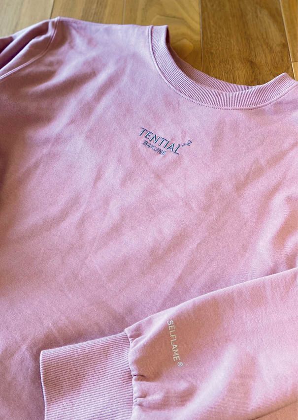 「誕生日に友だちからいただいたのですが、やっぱりとてもいいですね。肌に触れる感触が気持ちよくて、着心地が抜群。最近はこのBAKUNEのスウェットを着て寝ています」