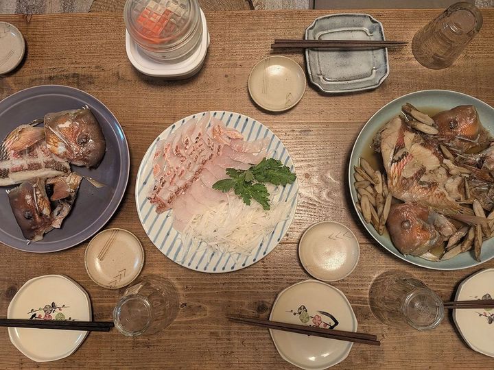 鹿児島県阿久根市産のイラを、宮崎県都城市の芋焼酎「初代藤市」のロックなどと合わせました。飲食のプロたちも満足してくれたようです