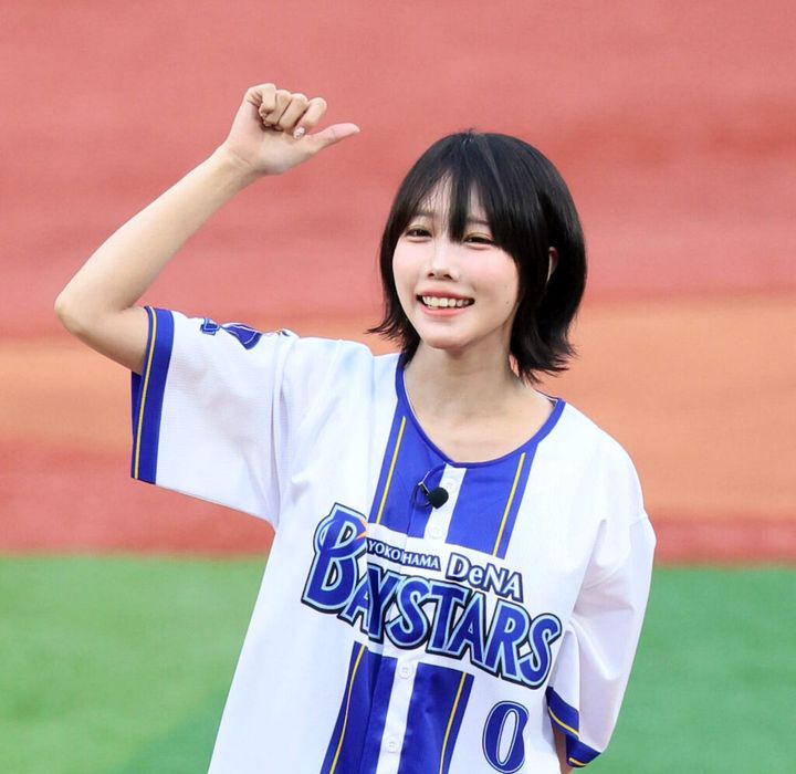 12日行われたセ・リーグ、DeNA－巨人の12回戦に歌手でタレントの〝あのちゃん〟ことあのさんが始球式に登場しました。