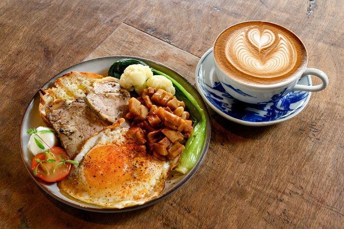 「モーニングプレート」1300円と「カフェラテ」590円