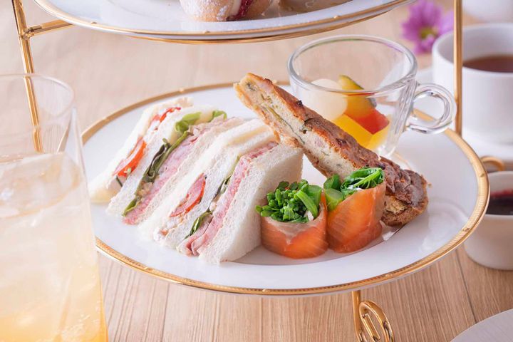 Savory：桜エビのキッシュ、ローストビーフとぶどう酢のフレッシュクリームチーズサンドイッチ、くぬぎ鱒と菜の花のロール、ピクルス