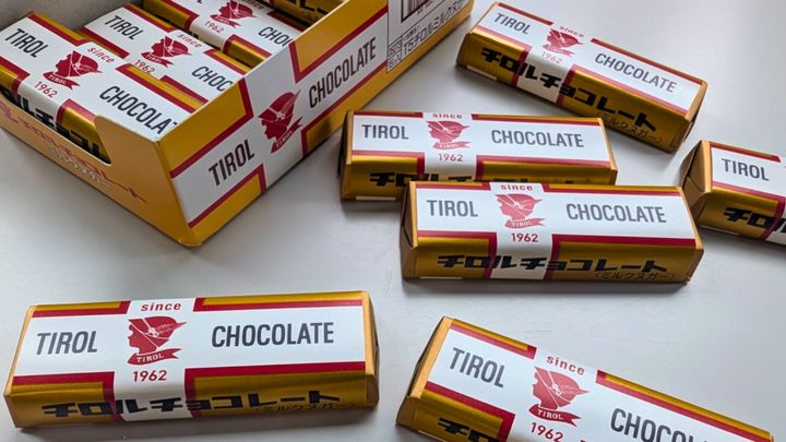 コンビニやスーパーのレジ横で、ついつい手を伸ばして買ってしまうチロルチョコ。